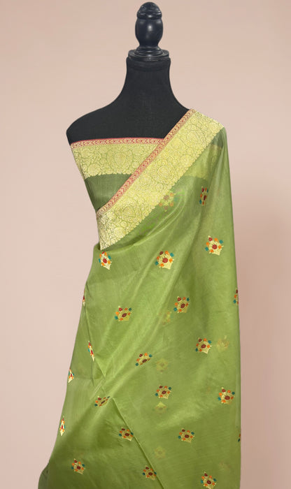 Ektara Kora Katan Silk Banarasi Handloom Saree - Kadhiyal Motifs