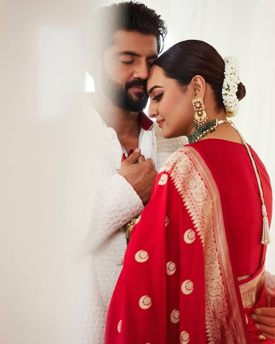 Sonakshi Sinha Red Pure Katan Silk Banarasi Handloom Saree - Kadhwa Motifs