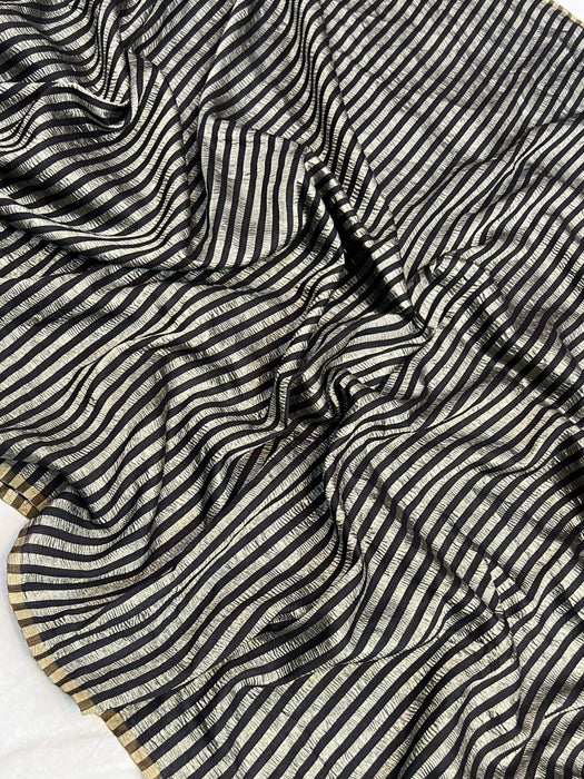 Sakshi Tanwar Pure Banarasi Tissue Munga Handloom Saree - Designer Work