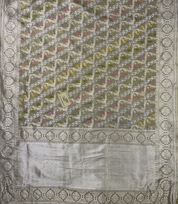 Ektara Pure Katan Silk Banarasi Handloom Saree - Kadiyal Jangla