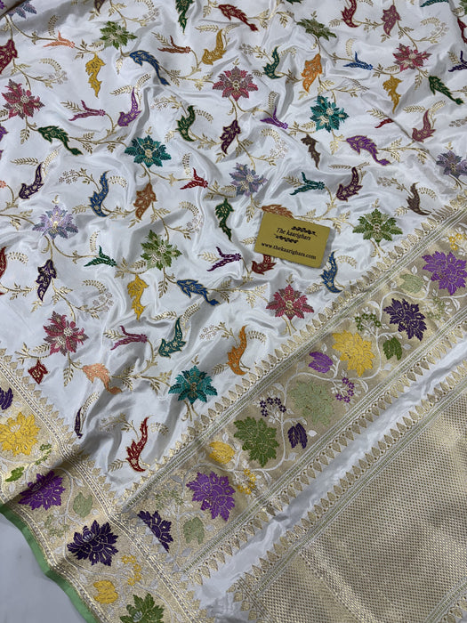 White Ektara Pure Katan Silk Banarasi Handloom Saree - Kadhiyal Jangla with Tested Zari