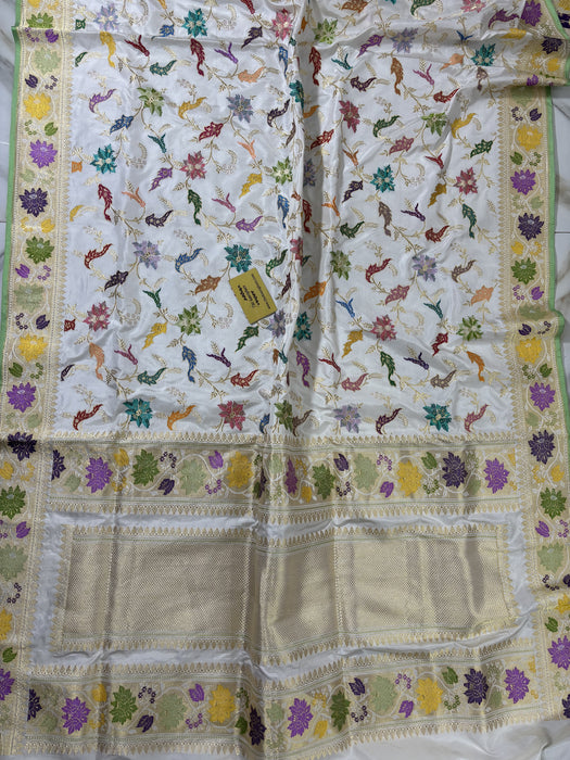 White Ektara Pure Katan Silk Banarasi Handloom Saree - Kadhiyal Jangla with Tested Zari