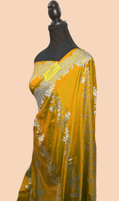 Gold Pure Katan Banarasi Handloom Saree - Kadiyal Jaal Work