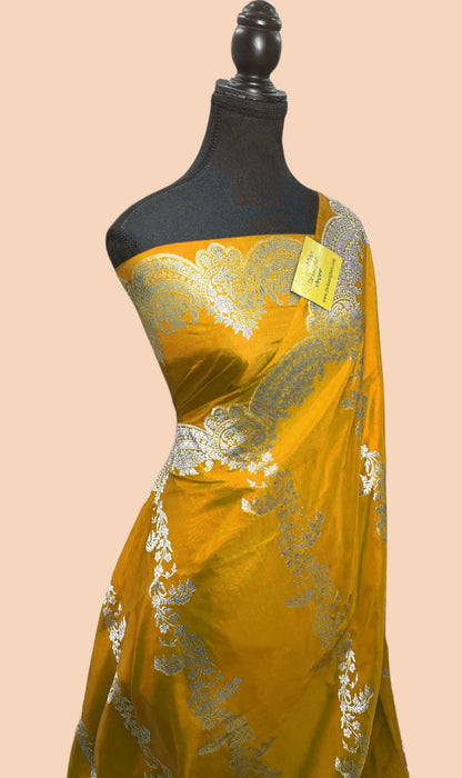 Gold Pure Katan Banarasi Handloom Saree - Kadiyal Jaal Work