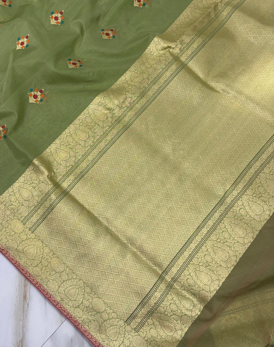 Ektara Kora Katan Silk Banarasi Handloom Saree - Kadhiyal Motifs