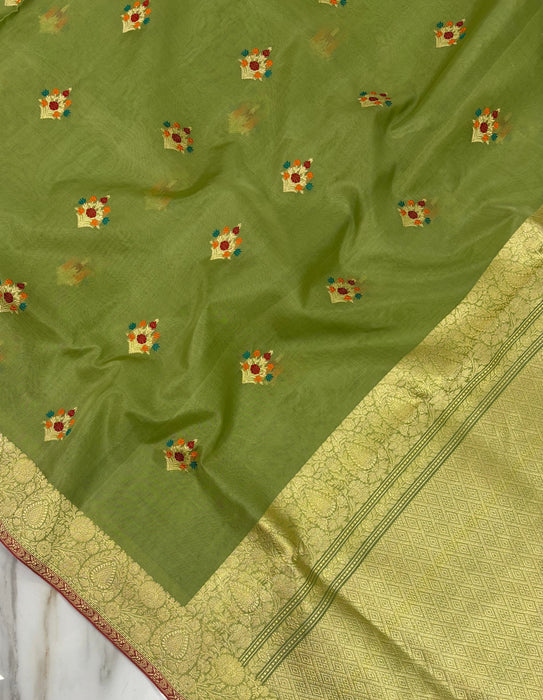 Ektara Kora Katan Silk Banarasi Handloom Saree - Kadhiyal Motifs